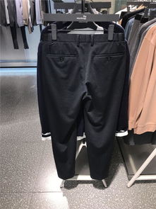 春日新风尚 深色休闲裤的百变魅力与穿搭指南